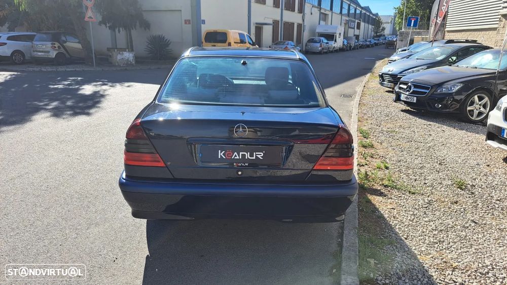Mercedes-Benz C 180 Classic - 19