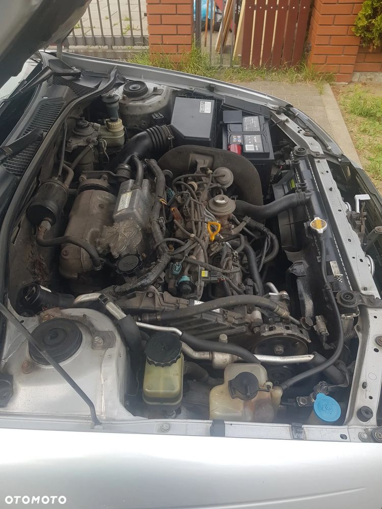 Toyota Avensis - 11