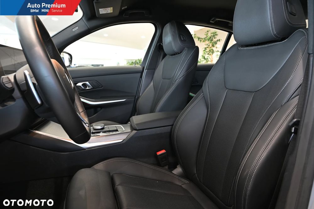 BMW Seria 3 318i - 11