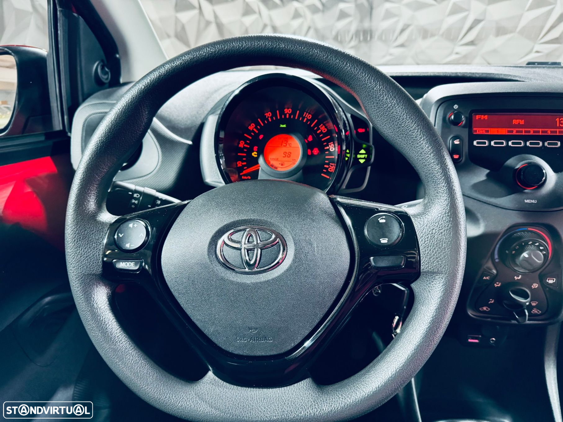 Toyota Aygo 1.0 X-Play Plus - 21