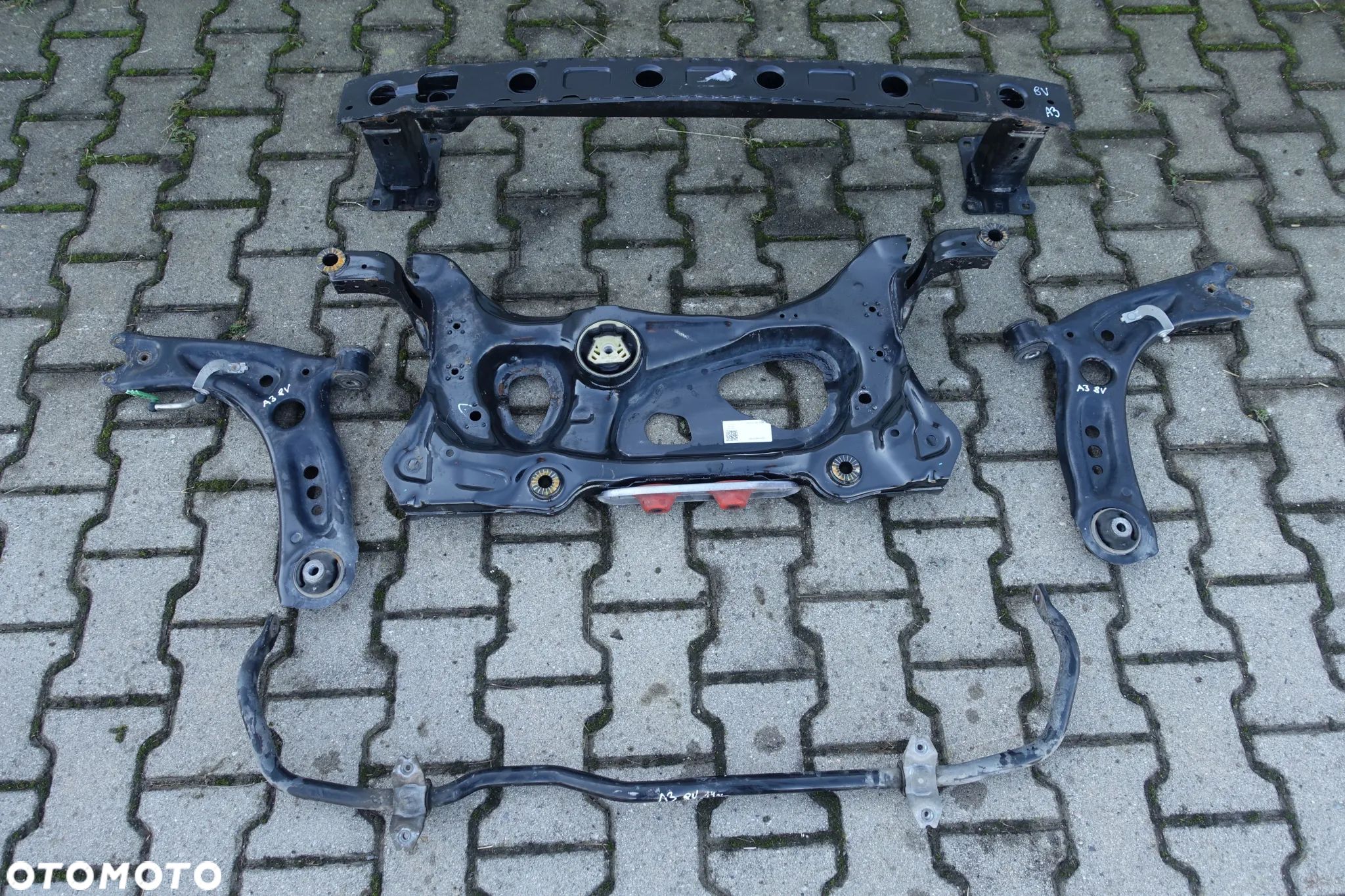 BELKA KOŁYSKA WÓZEK SANKI WAHACZ DRĄŻEK AUDI A3 S3 8V 15r. - 1