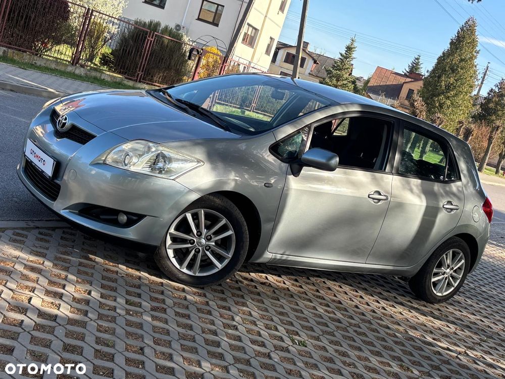 Toyota Auris 1.33 VVT-i Premium + - 7