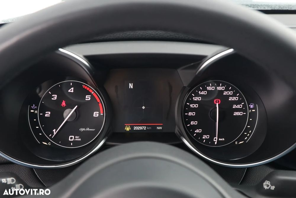 Alfa Romeo Giulia 2.2 - 24