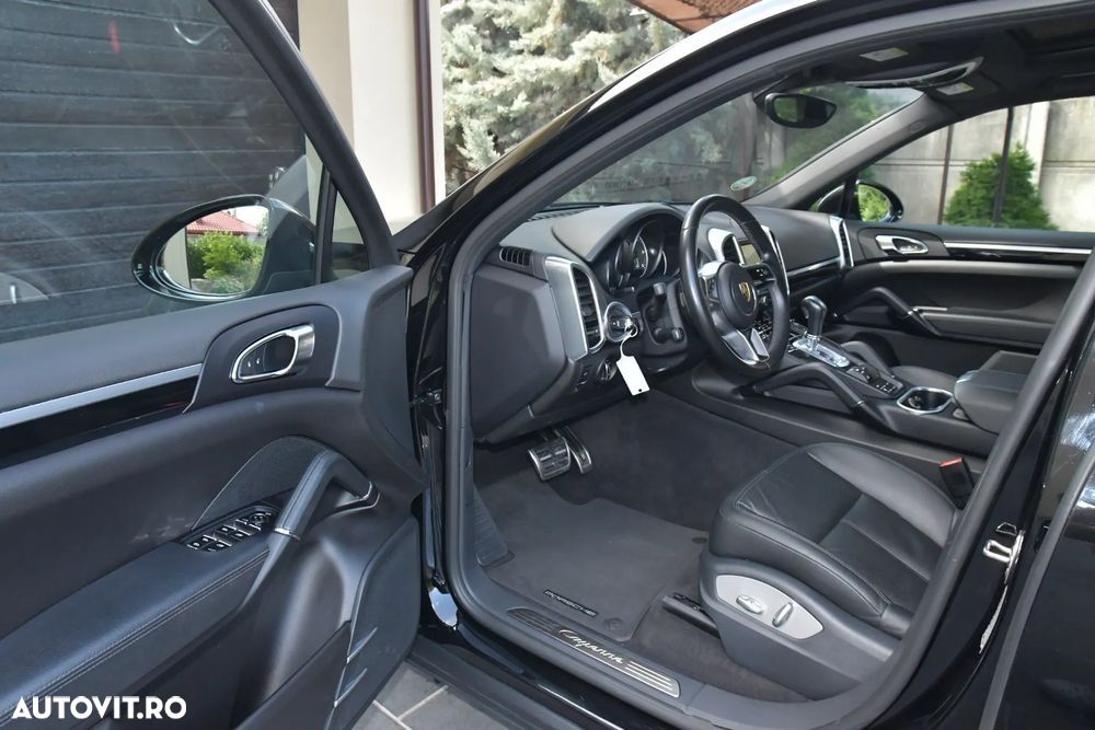 Porsche Cayenne - 33