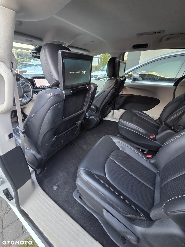 Chrysler Pacifica - 40