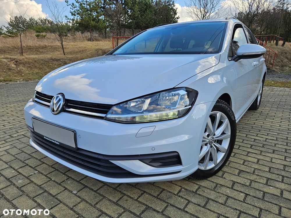 Volkswagen Golf - 1