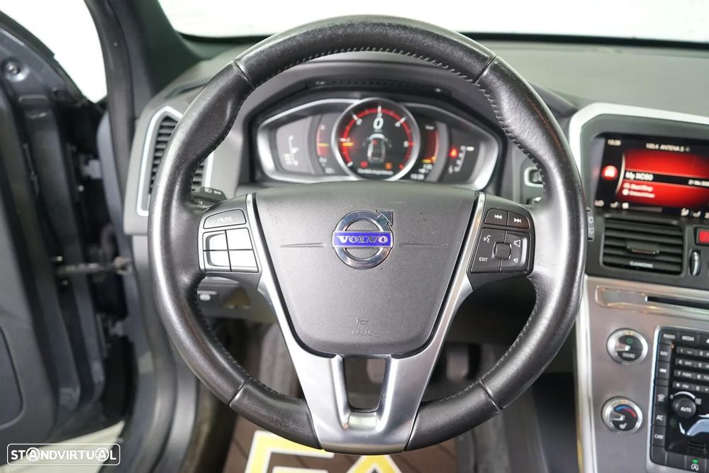 Volvo XC 60 2.0 D3 Momentum Geartronic - 21