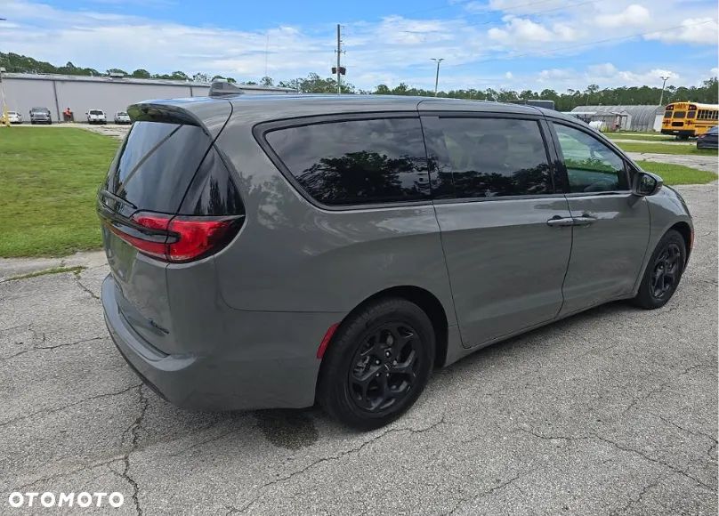 Chrysler Pacifica - 4