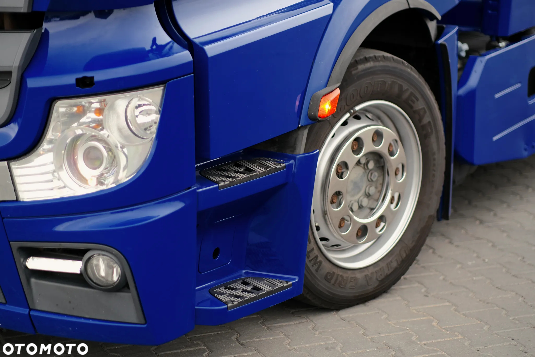 Mercedes-Benz Actros - 14