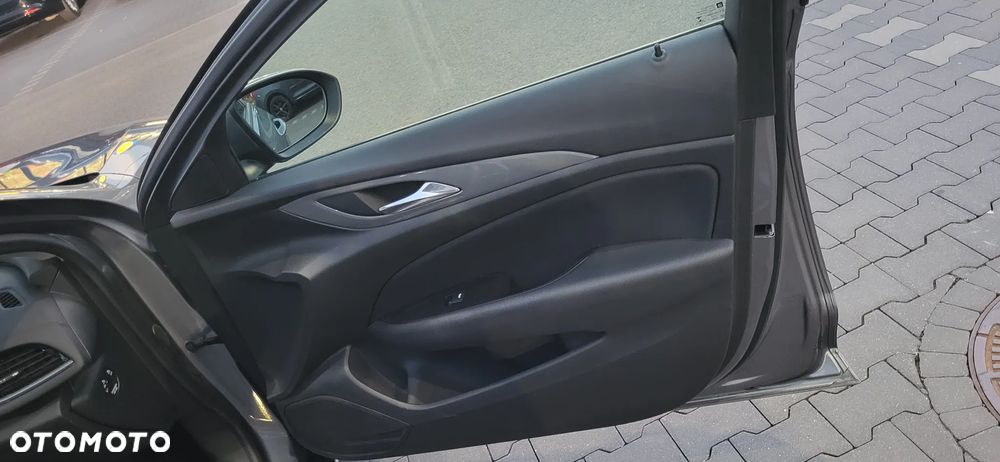 Opel Insignia - 25