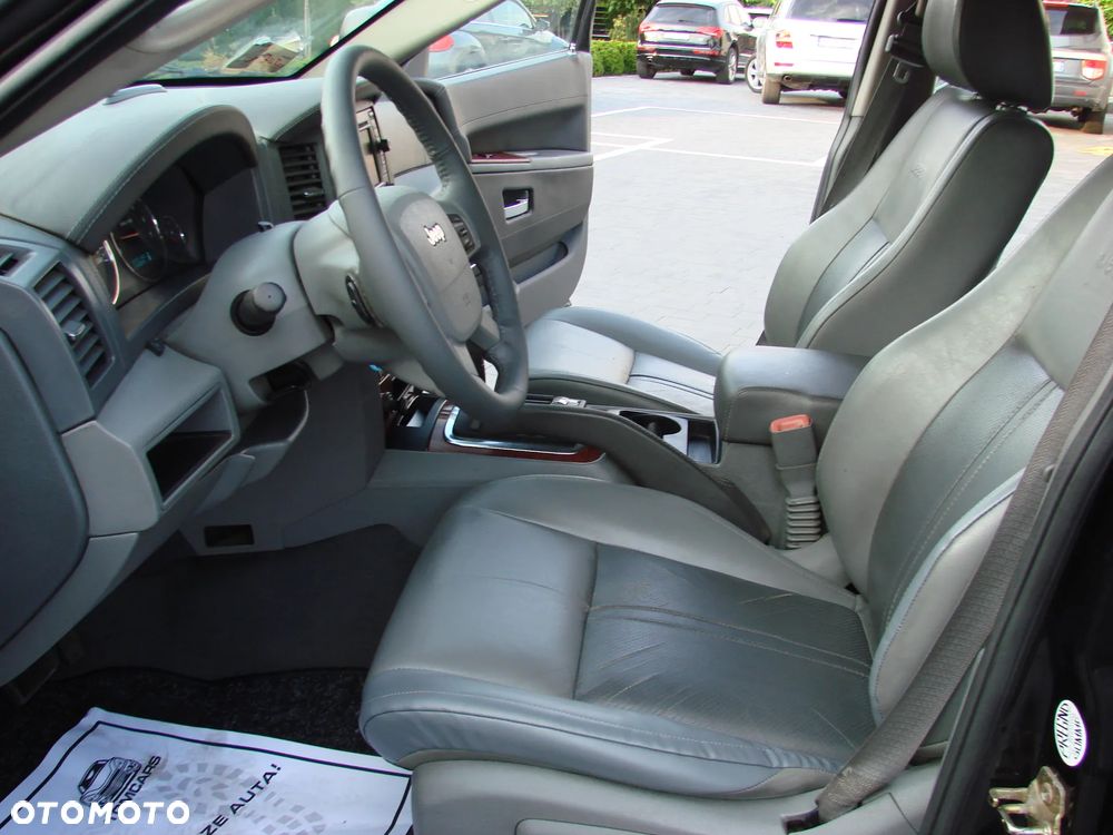 Jeep Grand Cherokee - 16