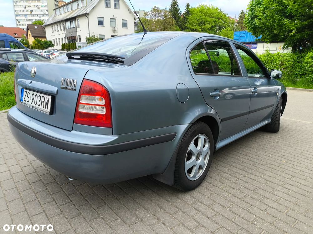 Skoda Octavia 1.6 Tour - 4