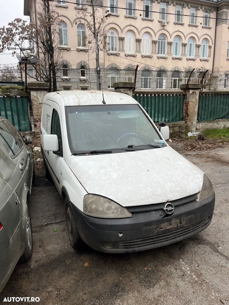 Dezmembrez Opel Combo 2010 alb - 2