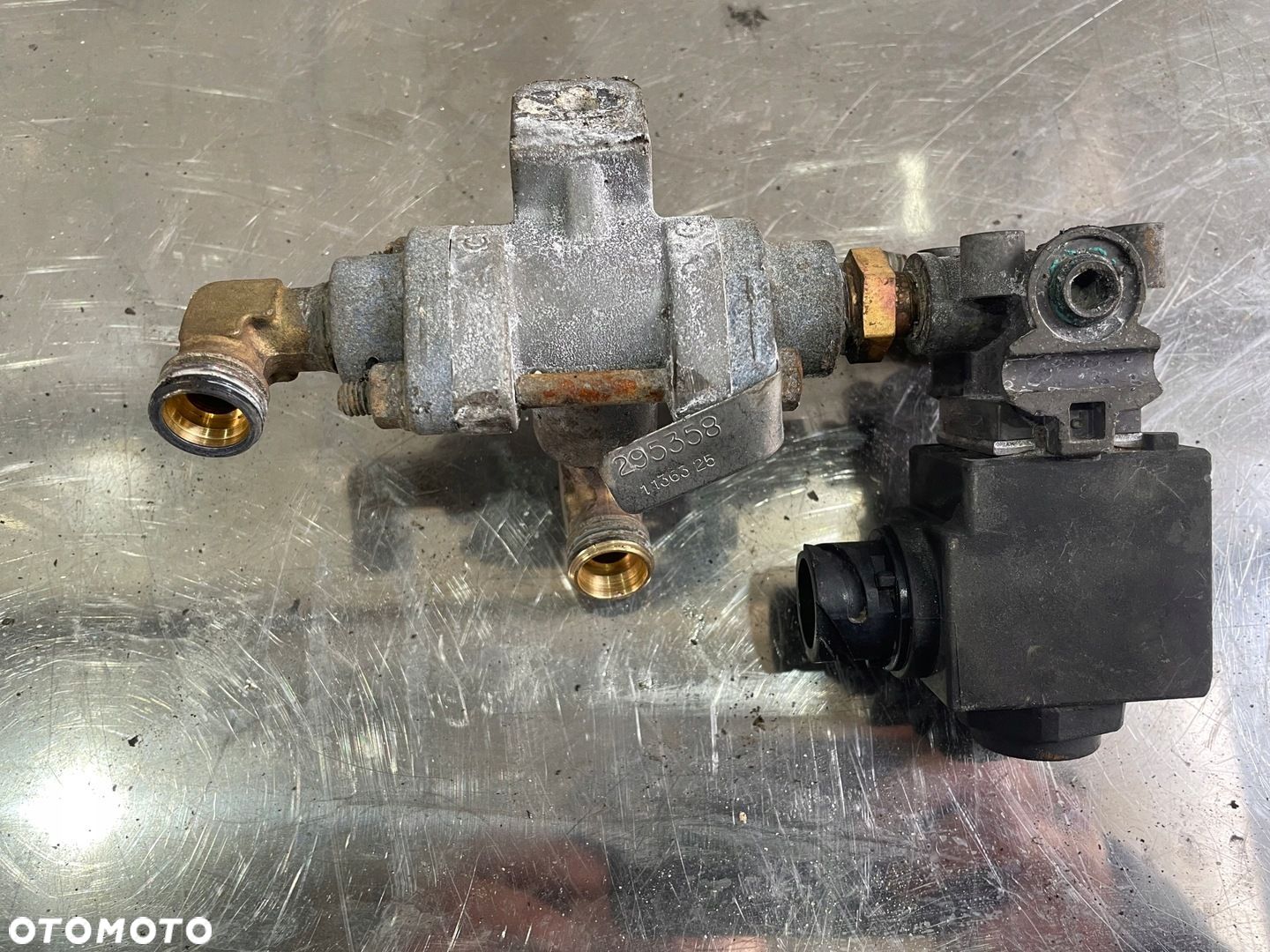 Elektrozawór Przekaźnikowy Pneumatyczny Scania 295358 - 1