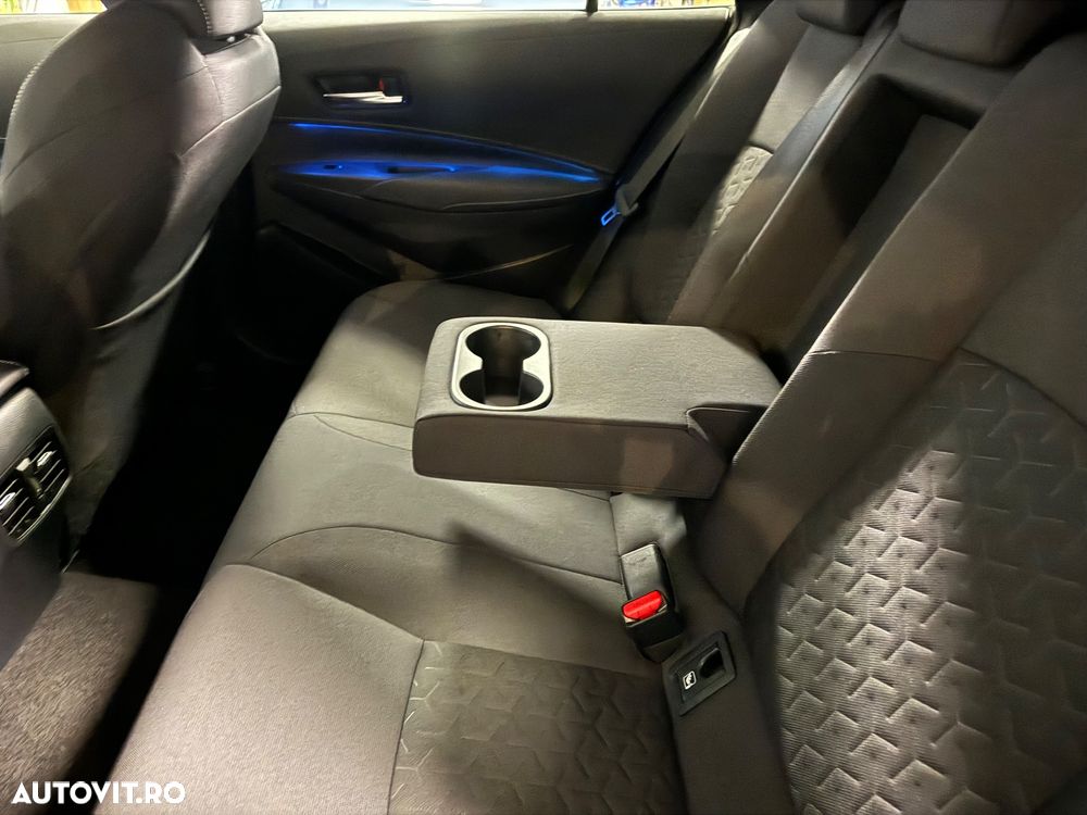 Toyota Corolla 1.8 Hybrid Team Deutschland - 25