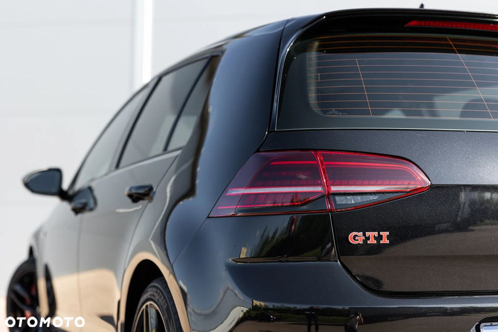 Volkswagen Golf - 34