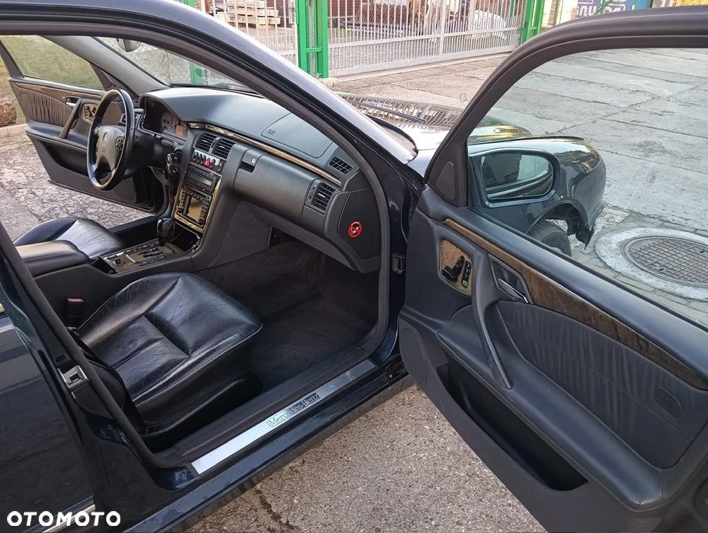 Mercedes-Benz Klasa E 320 T 4 Matic Avantgarde - 11