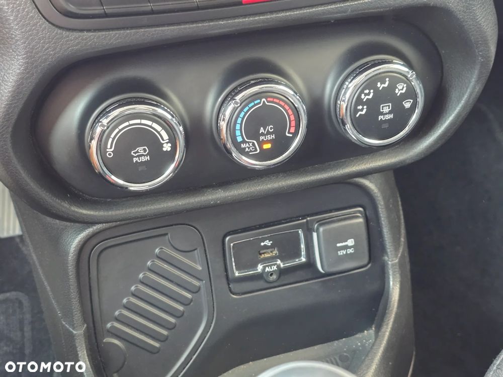 Jeep Renegade 1.6 E-TorQ Sport FWD - 29