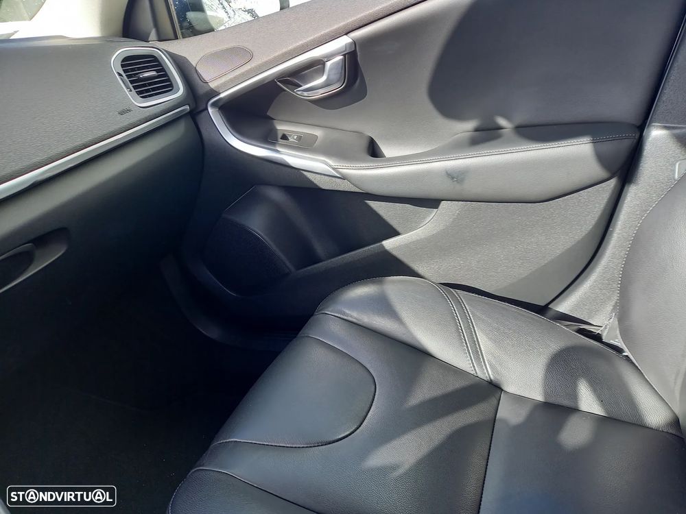 Volvo V40 2.0 D2 Inscription Geartronic - 4