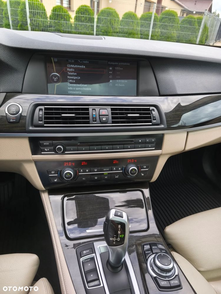 BMW Seria 5 525d xDrive - 15