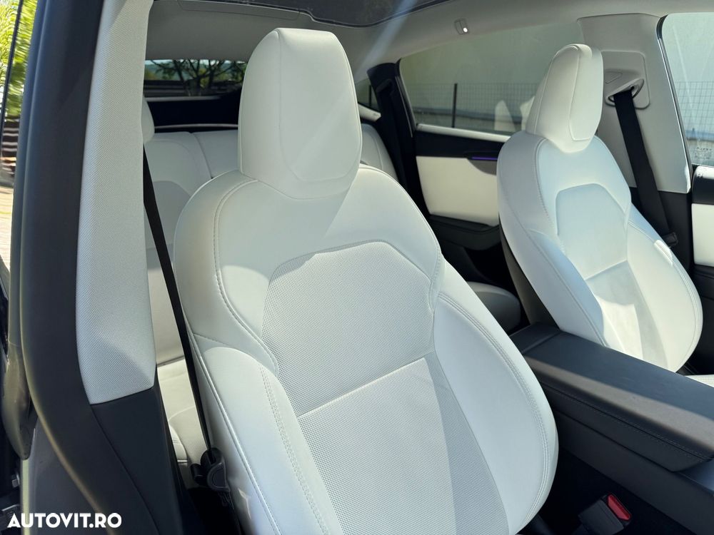 Tesla Model Y - 14