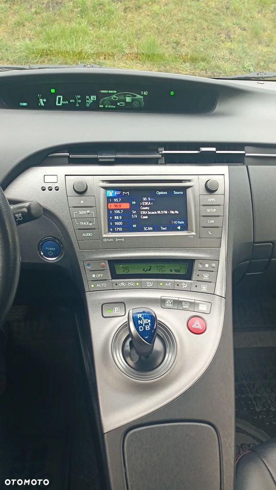 Toyota Prius (Hybrid) Comfort - 16
