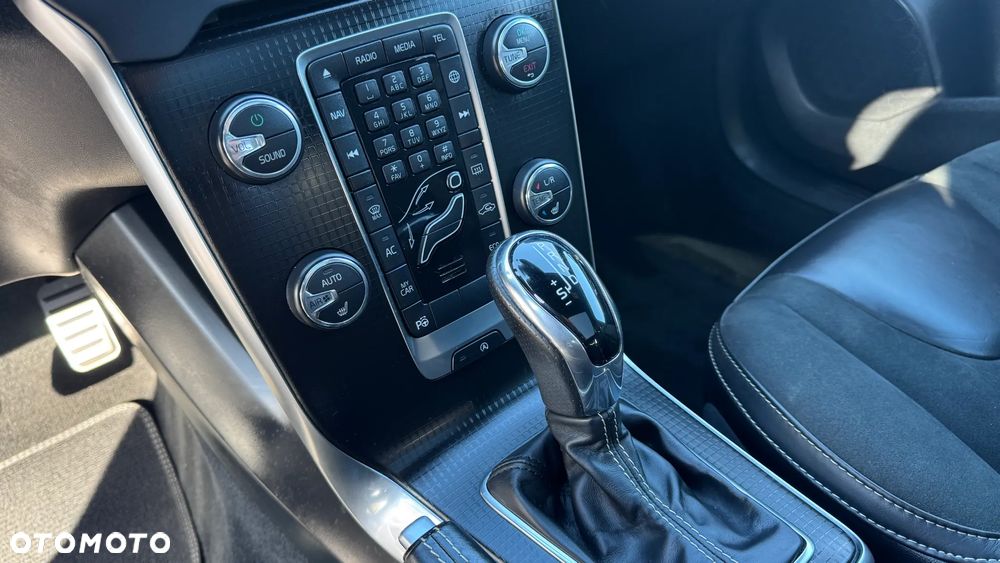 Volvo V40 D3 Geartronic RDesign - 20