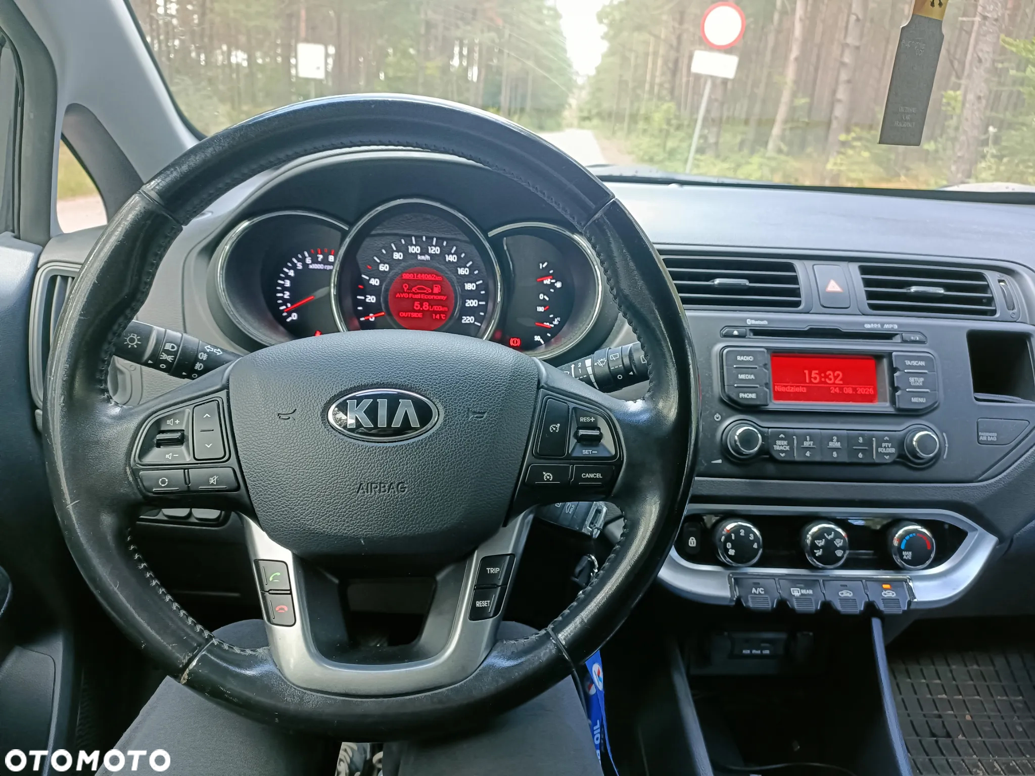 Kia Rio - 12