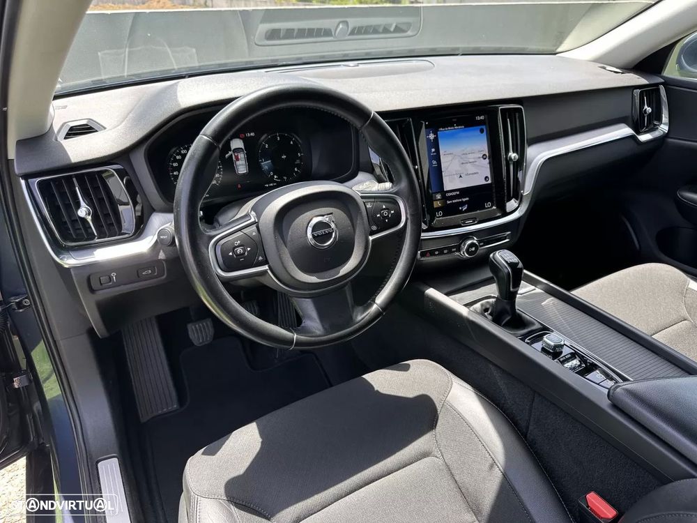 Volvo V60 2.0 D3 Momentum Plus - 23