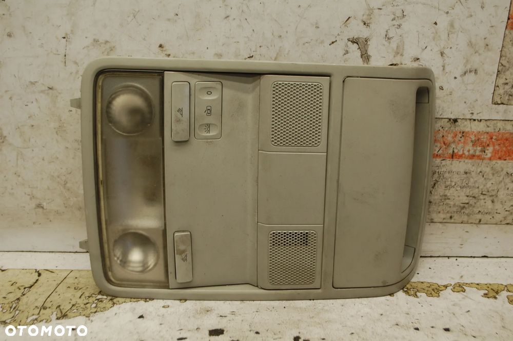 LAMPKA PODSUFITKI OŚWIETLENIE KABINY 1K0867489C VW GOLF V JETTA