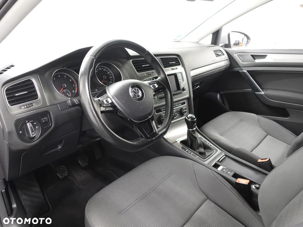 Volkswagen Golf - 18