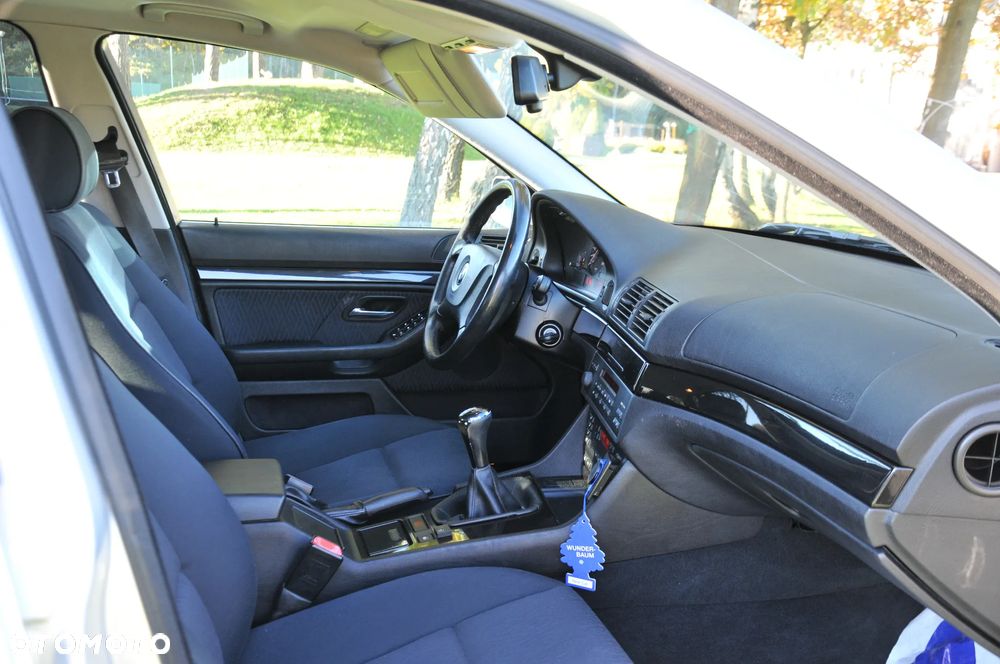 BMW Seria 5 520i - 22
