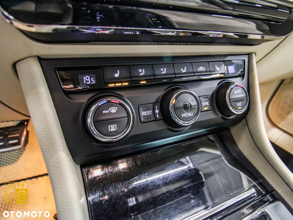 Skoda Superb 2.0 TDI Style DSG - 28