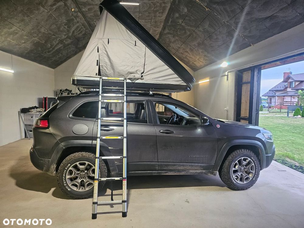 Jeep Cherokee - 24