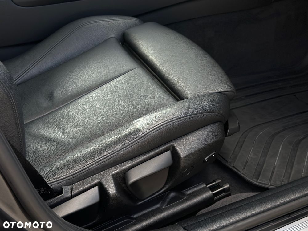 BMW Seria 3 320d Touring Sport-Aut Blue Performance Sport Line - 37