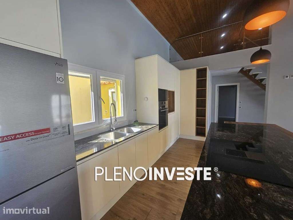 Moradia V2+1 contemporânea com piscina e T1 independente em Alcochete - Grande imagem: 5/38