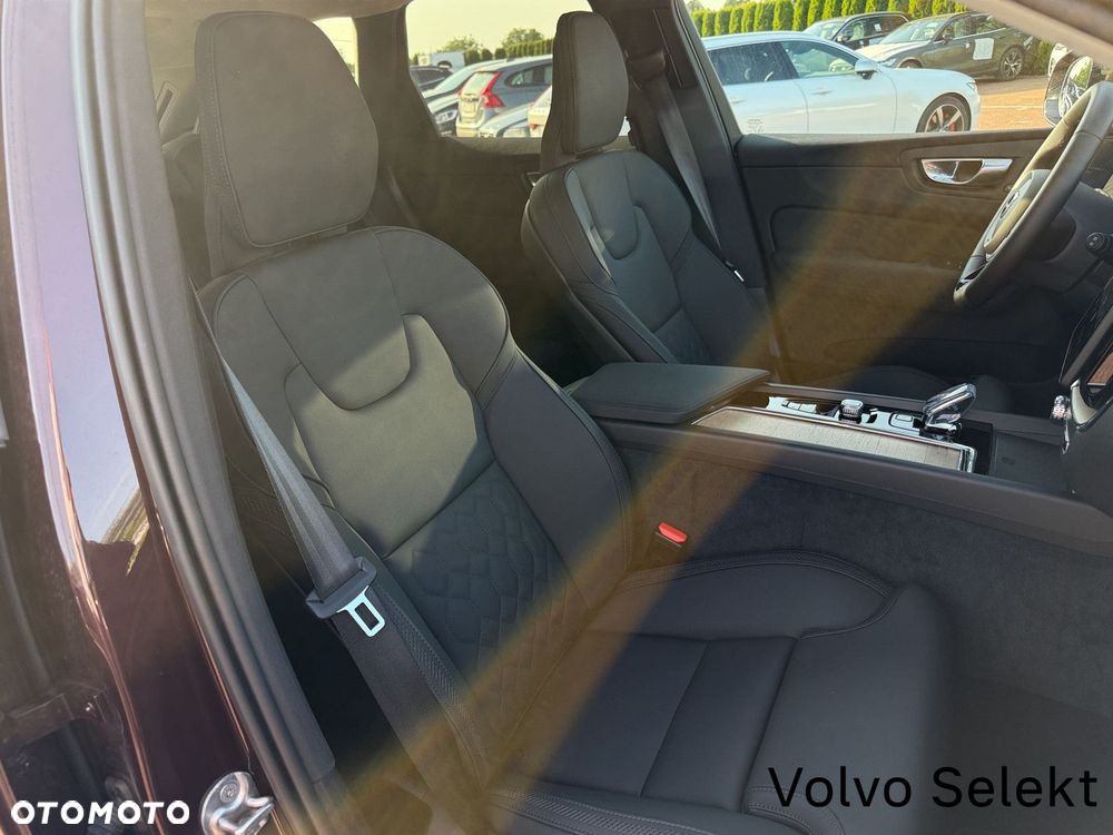 Volvo XC 60 B5 B AWD Plus Dark - 24