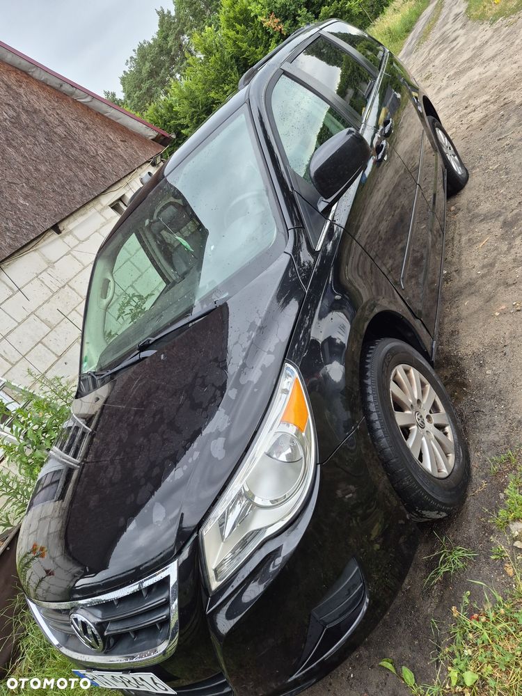 Volkswagen Routan - 1