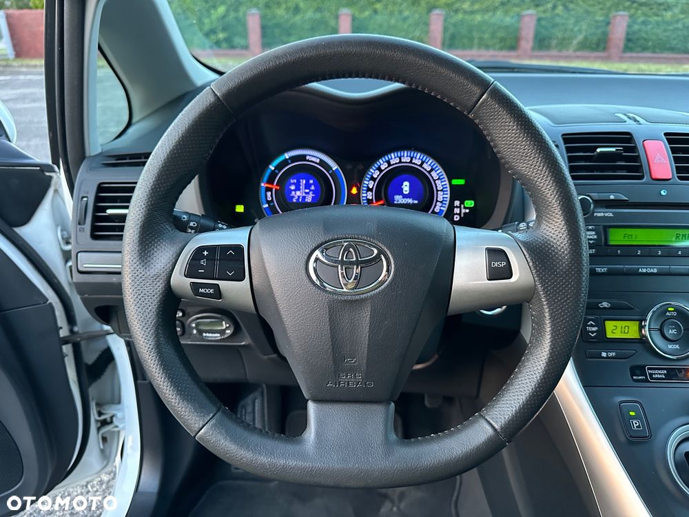 Toyota Auris Hybrid 135 Prestige - 26