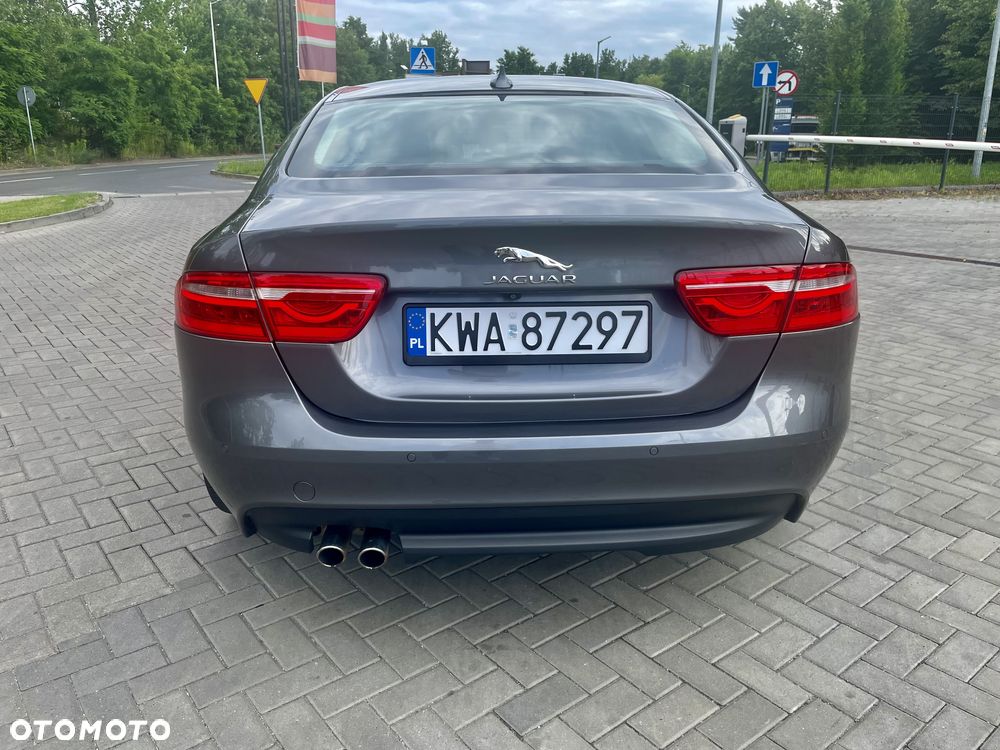 Jaguar XE 2.0 D Portfolio - 5