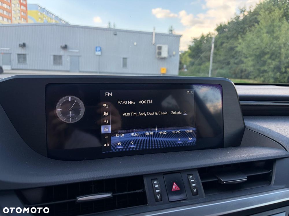Lexus ES 300h Prestige - 22