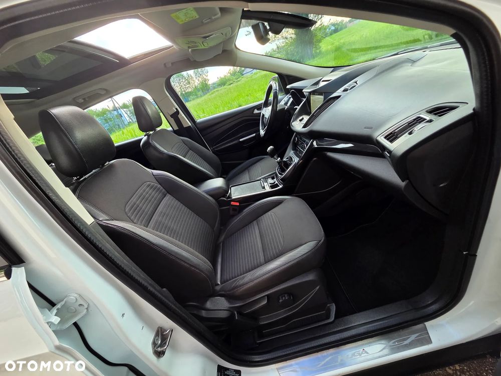 Ford Kuga 2.0 TDCi 2x4 Titanium - 26