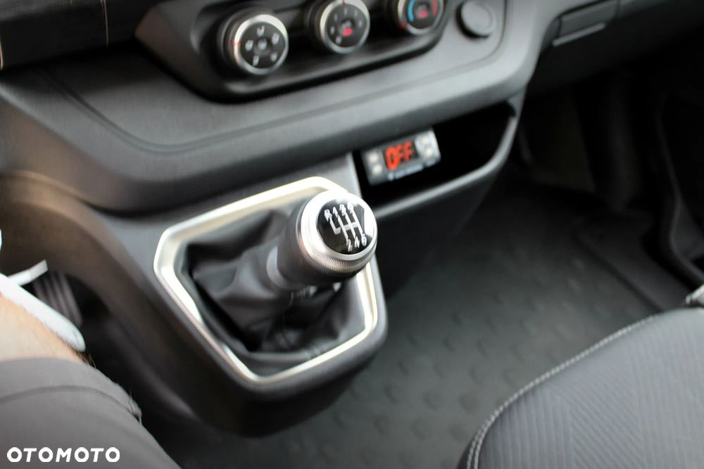 Renault Trafic - 23