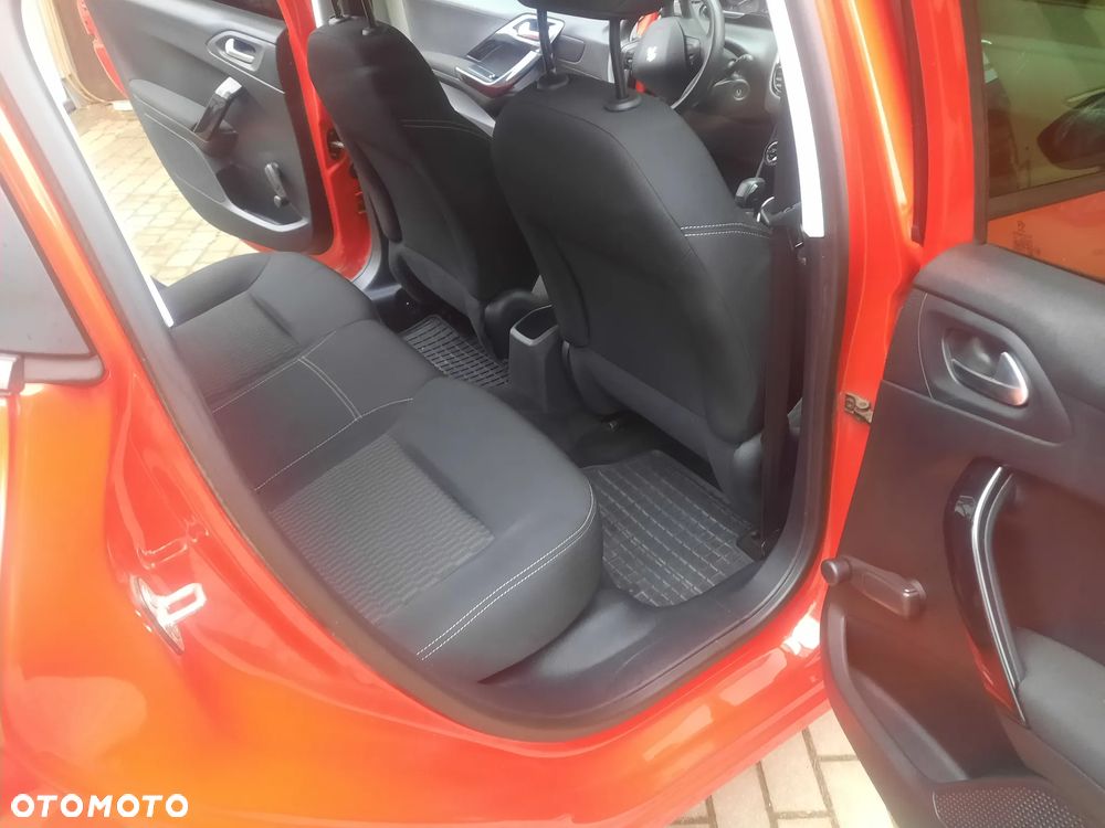 Peugeot 208 - 13