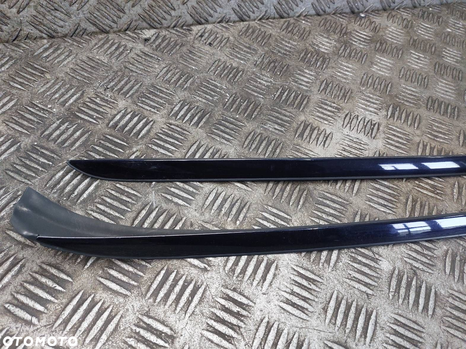LISTWA ZGARNIAJĄCA SZYBY CZOŁOWEJ LEWA + PRAWA BMW E90 416/9 7179263 - 2