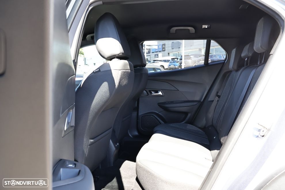 Peugeot 2008 1.2 Hybrid Allure e-DCS6 - 19