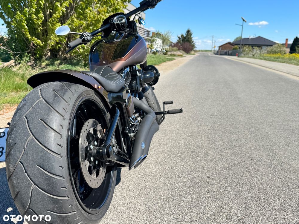 Harley-Davidson FXSB Breakout - 3
