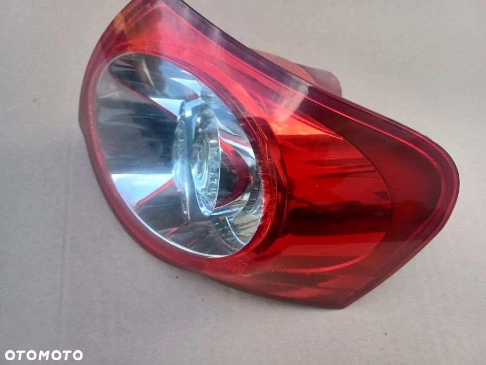 LAMPA TYLNA PRAWA PASSAT B6 KOMBI - 6