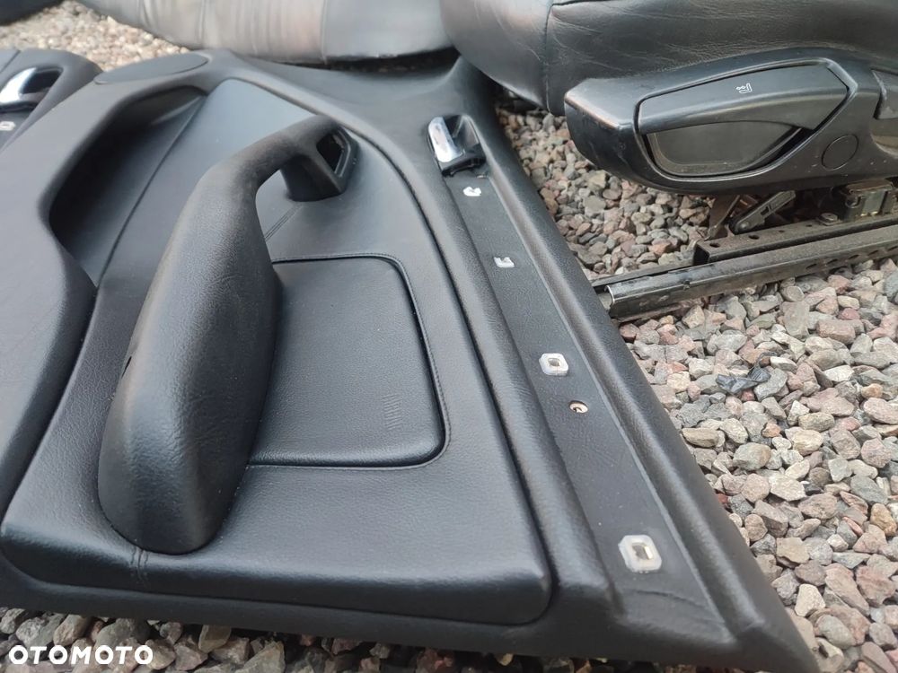BMW E46 SEDAN ORYGINALNY KOMPLET FOTELI SKÓRZANYCH + KANAPA TYŁ SKŁADANA + BOCZKI EUROPA POD PODUSZKI AIR-BAG O NR. 52 20 8 214 940 / 52 20 8 214 970 / 52 10 8 214 910 OEM  W DOBRYM STANIE - 14