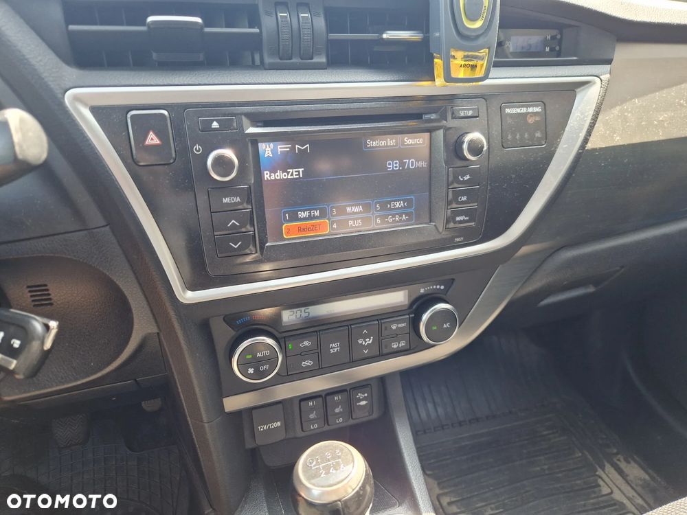 Toyota Auris 1.4 D-4D Premium + EU5 - 13